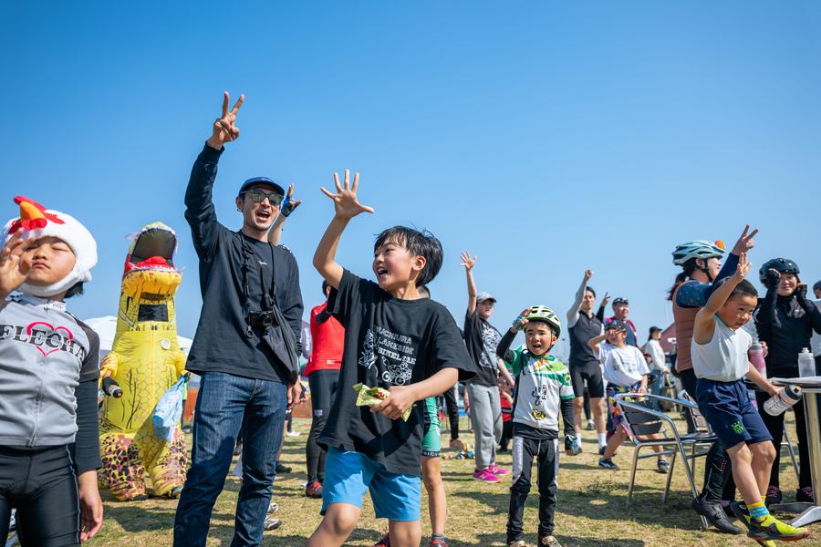 じゃんけん大会で盛り上がる会場